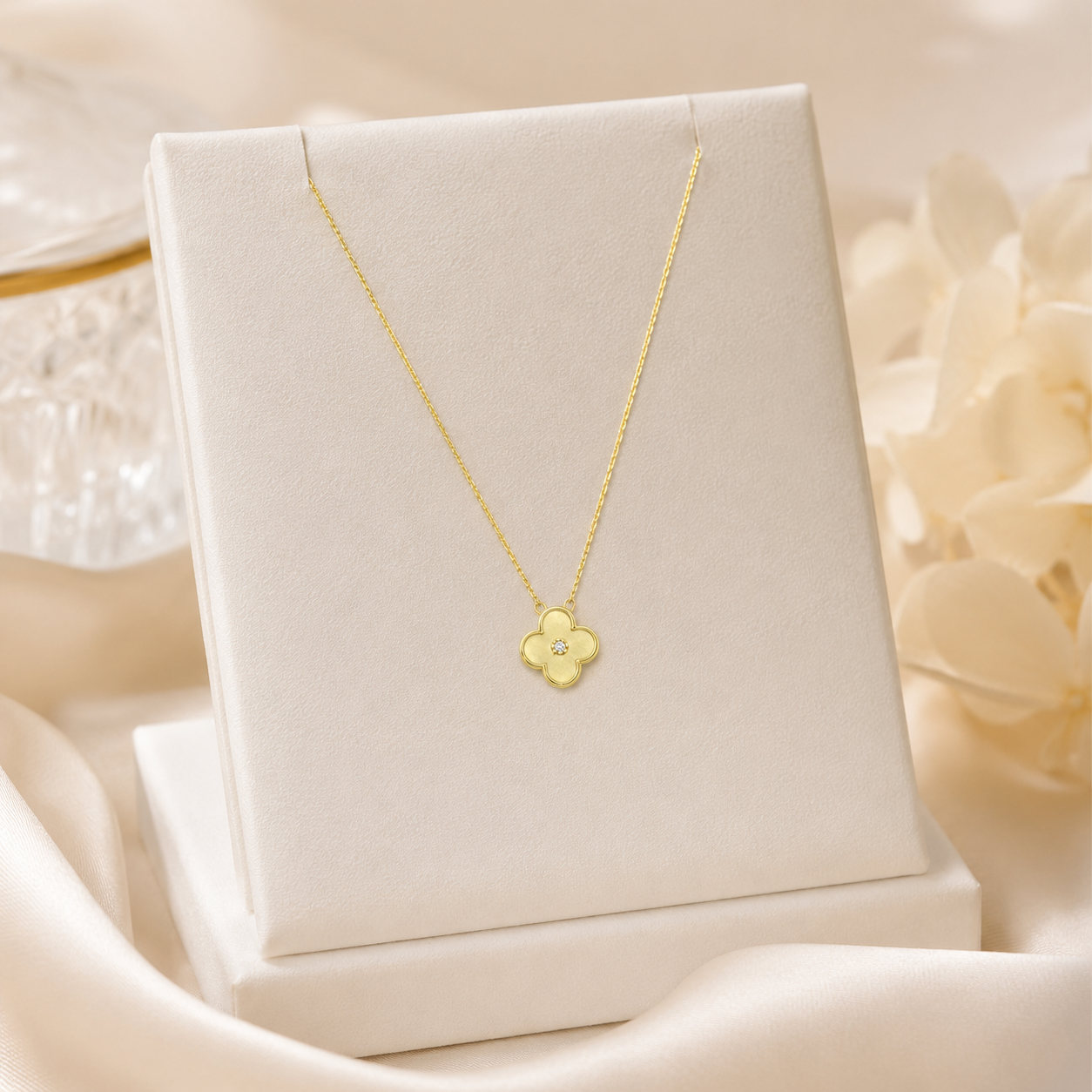 LOREVIA - Four-Leaf Clover Gold Pendant Necklace
