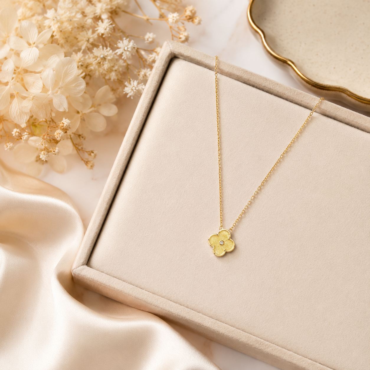 LOREVIA - Four-Leaf Clover Gold Pendant Necklace