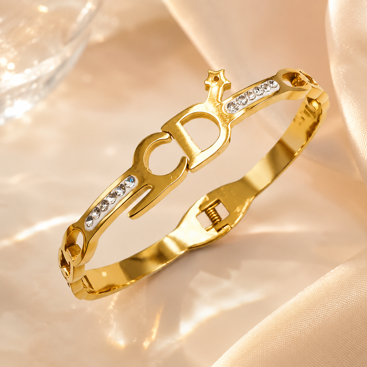 LOREVIA - Crown Clasp Bracelet