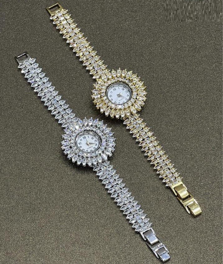 Classic Round Crystal-Style Watch - image 3